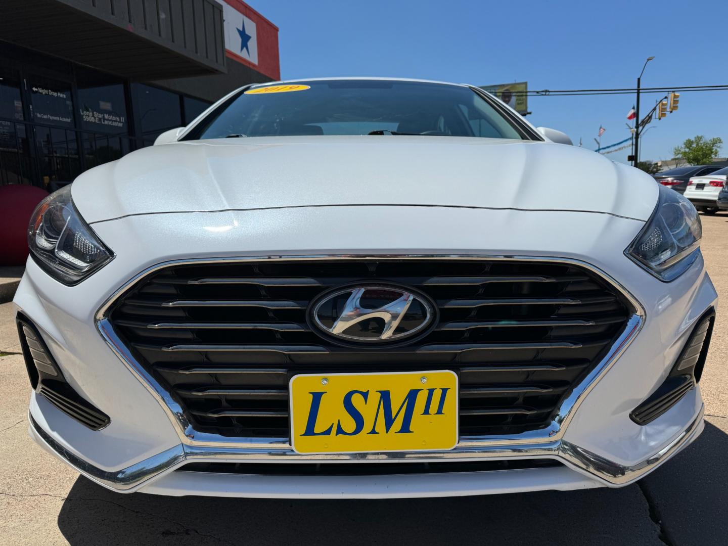 2019 WHITE HYUNDAI SONATA SE (5NPE24AFXKH) , located at 5900 E. Lancaster Ave., Fort Worth, TX, 76112, (817) 457-5456, 0.000000, 0.000000 - Photo#2